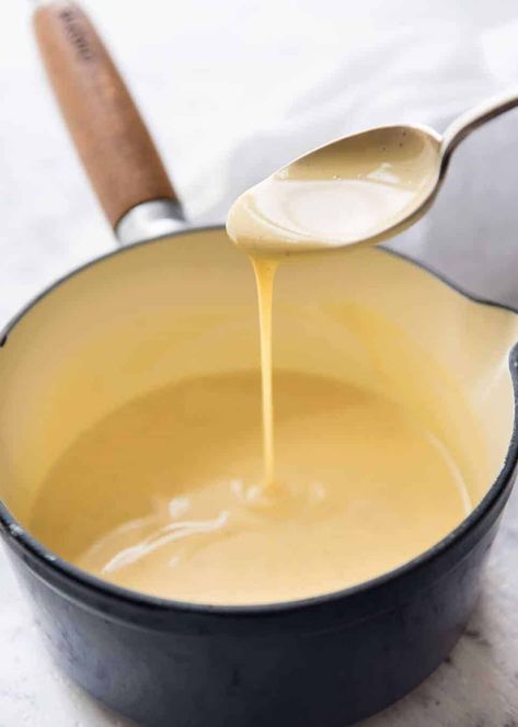 Cream Anglaise Sauce, Cream Anglaise, Anglaise Sauce, Creme Anglaise Recipe, Quick Recipe Videos, Moist Apple Cake, Easy Custard, Sweet Sauces, Custard Sauce