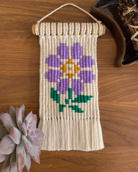 Framed Macrame, Pixel Macrame, Macrame Wall Hanging Ideas, Drawing Apple, T Craft, Weaving Loom Diy, Macrame Dream Catcher, Yarn Wall Art, Macrame Knots Pattern