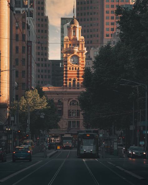 Melbourne Street Photography, Melbourne Poster, Aesthetic Melbourne, Melbourne Australia City, Flinders Street Station, Melbourne Photography, Australia City, Glamping Weddings, Beautiful Australia