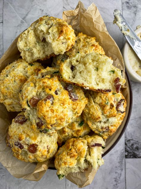 Best Ever Bacon Cheddar Buttermilk Biscuits (With Maple Butter) - Tastefully Grace Cheddar Buttermilk Biscuits, Maple Butter Recipe, Buttermilk Drop Biscuits, Easy Drop Biscuits, Pulled Pork Sliders, Maple Butter, Easy Bacon, Pork Sliders, Cooking Bacon