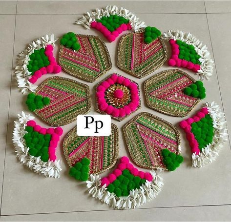 Divali Decoration, Designer Rangoli, Diwali 2022, Marriage Ideas, Rangoli Patterns, Diwali Decor, Diwali Craft, Diwali Diy, Rangoli Designs Flower