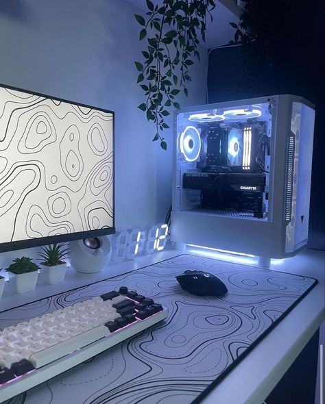 Clean Gaming Pc Setup, Pc Set Up Aesthetic Black, Clean Gamer Setup, White Gaming Room Setup, All White Computer Setup, White Gaming Setup Room Ideas, Clean Gaming Setup White, Desk Aesthetic Gaming, Pc Setup Aesthetic Gaming