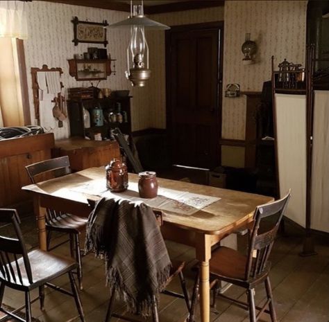 Green Gables Aesthetic House, 1800s Farmhouse Aesthetic, Anne With An E Interior, Anne With An E House, District 10 Aesthetic, Vintage Farm Aesthetic, Anne Of Green Gables House, 1890s Home, Victorian Lifestyle