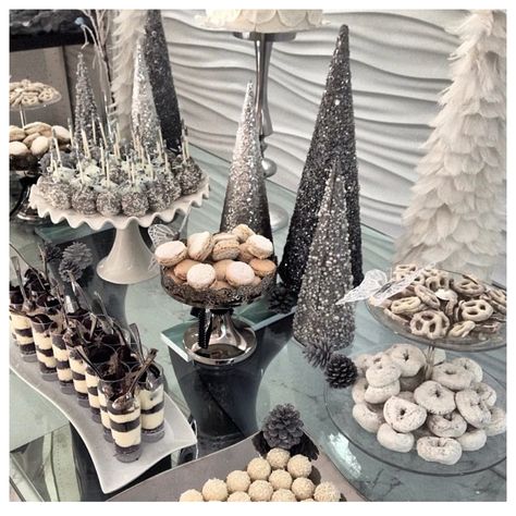 Xmas Dessert Table, Winter Wonderland Desert Table Ideas, Winter Wonderland Dessert Table Ideas, Winter Wonderland Engagement Party, Christmas Desert Table, Winter Dessert Bar, Winter Wonderland Dessert Table, Winter Dessert Table, Winter Wonderland-party