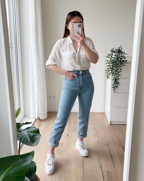 Jean Top Outfits, Layer Dresses, Outfits Bonitos, Outfits Con Jeans, White Blouses, Everyday Casual Outfits, Instagram White, Elegant Dresses Classy, Jeans Outfits