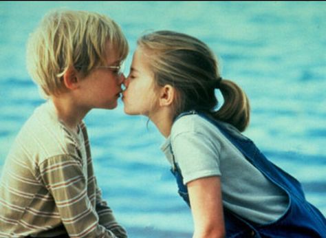 Sweetest kiss ever. The best kiss is the first kiss ♡ Children Kissing, Best Chick Flicks, Movie Kisses, Chick Flick, Macaulay Culkin, Wild Love, Cute Couple Quotes, Dakota Fanning, 90s Movies