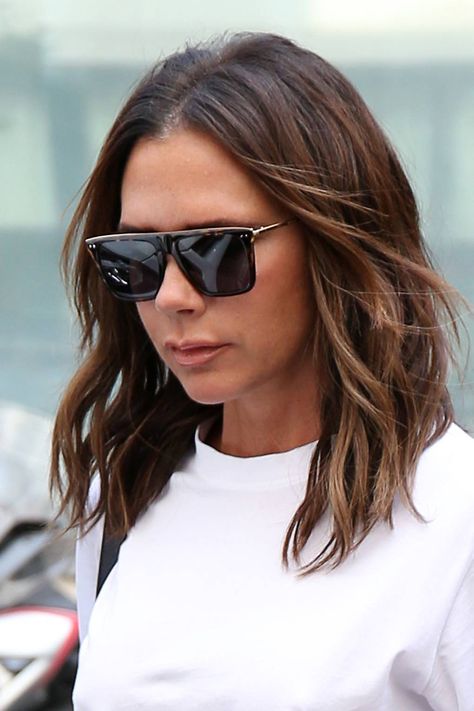 Victoria Beckham Long Bob, Victoria Beckham Hair 2024, How To Style A Lob, Brown Bob Hairstyles, Choppy Lob Haircut, Victoria Beckham Hairstyles, Victoria Beckham Short Hair, Choppy Lob, Beckham Haircut