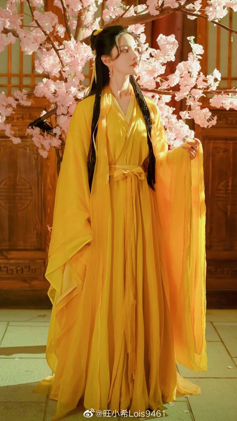 Yellow Chinese Dress, Orange Hanfu, Yellow Hanfu, Feng Huang, Chinese Story, Chinese Accessories, Chinese Traditional Costume, Stormlight Archive, Chinese Series