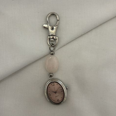 Purse Charm Watch Engraved “Love” Purse Trinkets, Purse Accessories Ideas, Keychain Trinkets, Watch Keychain, Purse Charms Diy, Charm Watch, Functional Jewelry, Purse Keychain, Hardware Jewelry