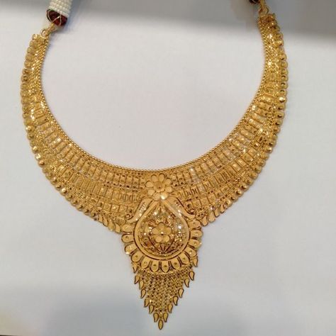 Nackles Design, Krishna Mandir, Indian Gold Necklace Designs, Amazing Dp, Engagement Videos, Couple Ring Design, Gold Bracelet Simple, Delicate Gold Jewelry, Bridal Necklace Designs