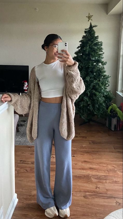 Work from home outfit inspo, ootd, outfit ideas, cardigan, casual outfit, cozy fits, loungewear #Work from home outfit inspo, ootd, outfit ideas, cardigan, casual outfit, cozy fits, loungewear #outfit inspirationen #dresses #outfits #background #wallpaper Cozy Season Outfits, Lazy Wear Outfits, Cozy Fall Outfits 2024, Comfy Bday Outfit, Basic Fall Outfits Comfy, Girly Lounge Outfits, Comfy Doctor Appointment Outfit, Cute Esthetician Outfits, Fall Comfy Outfits Lazy Days