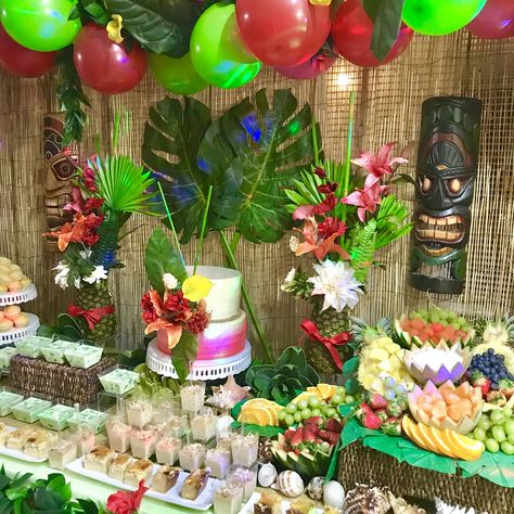 Hawaiian Fruit Table Ideas, 21st Dessert Table, Hawaiian Theme Dessert Table Ideas, Luau Dessert Table Ideas, Luau Cake Table, Elegant Luau Party Ideas, Hawaiian Dessert Table, Desert Table Ideas Birthday, Luau Sweet 16