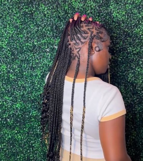 Star Part Knotless Braids, Knotless With Star On The Side, Star Box Braids, Star Braided Hairstyles, Star Knotless Braids, Knotless Braids With Star, Braids With Star Design, Star Braids, Brown Knotless Braids