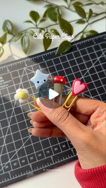 Air Dry Clay Bookmark, Diy Clay Crafts Air Dry Easy, Easy Air Dry Clay Ideas, Air Dry Clay Ideas Easy, Air Dry Clay Ideas For Kids, Airdryclay Ideas, Das Clay, Clay Bookmark, Cute Paper Clips