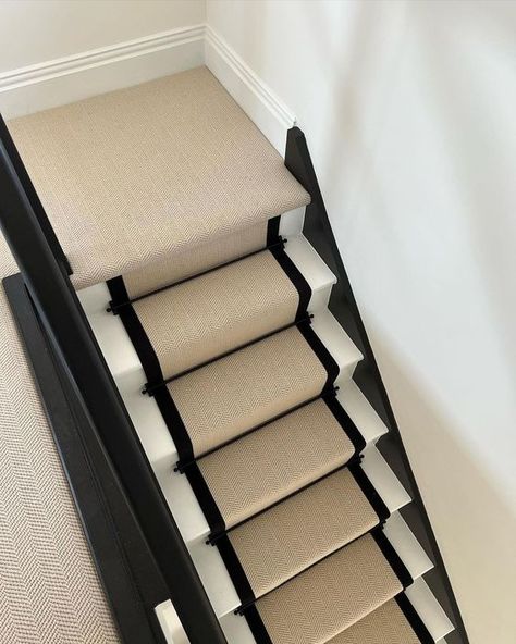 Stairrods UK Ltd | Wonderful install but @jh_carpet_fitter. They fitted our Jubilee Stairrods with a Bespoke Landing & Stair Runner. ✨ Carpet -… | Instagram Stair Landing Decor, Hallway Wall Colors, Beige Hallway, Landing Decor, House Renovation Design, Rustic Hallway, Staircase Runner, Hall Carpet, Carpet Fitting