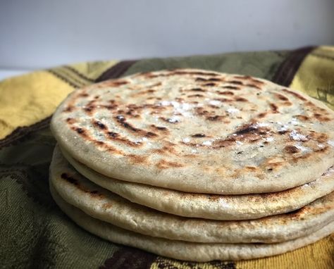 Kesra bread — Our Tunisian Table Tunisian Bread Recipe, Africa Dishes, Tunisian Recipes, Eid Biscuits, Tunisia Travel, Persian Recipes, Tunisian Food, Chewy Bread, Olive Bread