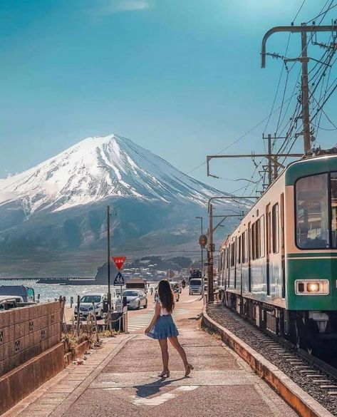 Chalet House, Nature Quotes Adventure, Day Trips From Tokyo, Monte Fuji, Japanese Travel, Porto Rico, Japanese Landscape, Mt Fuji, Kamakura