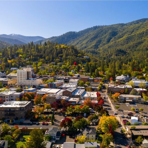 Ashland, OR, is way more than the Oregon Shakespeare Festival. Here’s how to enjoy nature, history, dining, and more in Ashland. Oregon Hotels, Oregon Girl, Unique Stays, Ashland Oregon, Shakespeare Festival, State Of Oregon, Willamette Valley, Southern Oregon, University Of Oregon