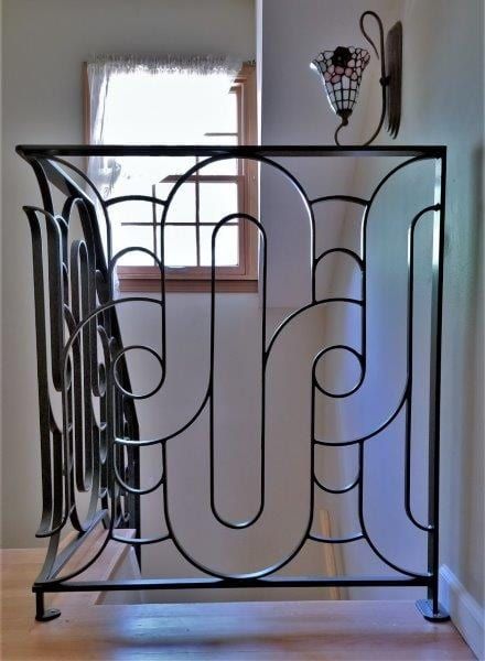 Art Deco Railing, Artistic Railing, Art Deco Stairs, Metal Stair Railing, Interior Stair Railing, Metal Railing, Staircase Railing Design, Art Deco Metal, Balcony Railing Design