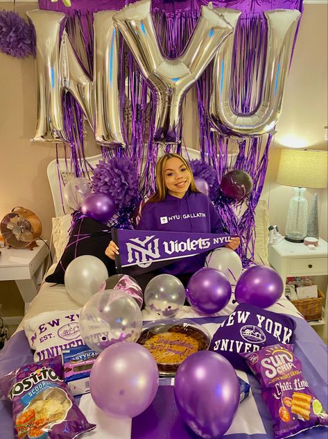 This is my daughter bed party. Nyu Bed Party, Bed Party College, College Bed Party, College Bed, Bed Party, Future Aesthetic, Party College, College Vision Board, College Bedding