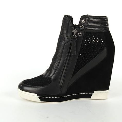 Nike Wedge Sneakers, Shoes Game, Black Wedge Boots, Nike Wedges, Wedge Trainers, Heel Sneakers, Sneaker Outfits Women, Sneaker Outfits, Ladies Footwear