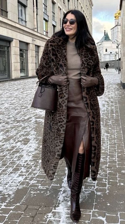 Leopard Print Fur Coat Outfits, Animal Print Coat Outfit, Print Coat Outfit, Leopard Print Fur Coat, Cheetah Print Coat, Leopard Fur Coat, Sketches Design, Long Coat Outfit, Fur Coat Outfit