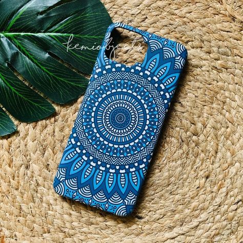 Ph Cover Design, Mobile Cover Painting Ideas Aesthetic, Mandala Art On Phone Cover, Mandala Art Phone Case, Mandala Phone Cover, Henna Phone Case, Dream Catcher Drawing, Diy Resin Phone Case, Butterfly Tattoo Stencil