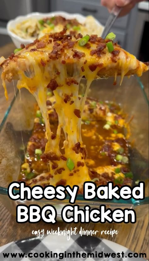 Cheesy baked chicken BBQ sauce and green onions Applebees Copycat Recipes Chicken, Midwest Cooking, Oven Bbq Chicken Breast, Bbq Bacon Chicken, Baked Barbeque Chicken, Midwest Recipes, Baked Bbq Chicken Recipes, Cooking In The Midwest, Bbq Chicken Bites