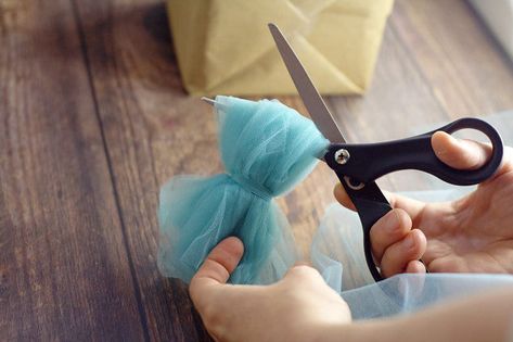 DIY Tulle Gift Bow Tutorial Tulle Gift Bows, Gift Wrapping With Tulle, Tulle Gift Wrap, Tulle Ribbon Bow, Tulle Bows For Gifts, Wrapping With Tulle, Baby Shower Gift Wrapping Ideas, Make A Bow With Ribbon, Gift Bow Tutorial