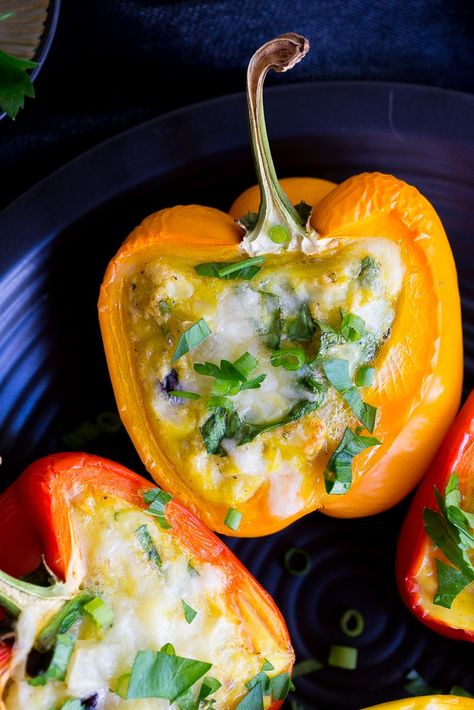 These healthy and hearty Loaded Breakfast Stuffed Peppers can be made ahead of time and re-heated for a delicious breakfast all week long! Breakfast Stuffed Peppers, Breakfast Peppers, Eggs And Spinach, Healthy Make Ahead Breakfast, Healthy Breakfast Meal Prep, Quinoa Stuffed Peppers, Sweet Potato Waffles, Best Vegetarian Recipes, Breakfast Meal Prep