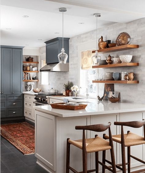 Warm Kitchen Design, Dapur Rustic, Galley Kitchen Remodel, Warm Kitchen, Kabinet Dapur, Cabinets Ideas, Farmhouse Kitchen Cabinets, Diy Kitchen Decor, New Kitchen Cabinets