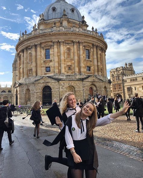 Just found this photo from Matriculation and it honestly sums up my mood for the entirety of first term 🥰❤️ (@ my pals I miss you and am… University Students Life, University Inspiration, First Term, Oxford College, College Vision Board, New College, Dream College, Uni Life, Photo Awards