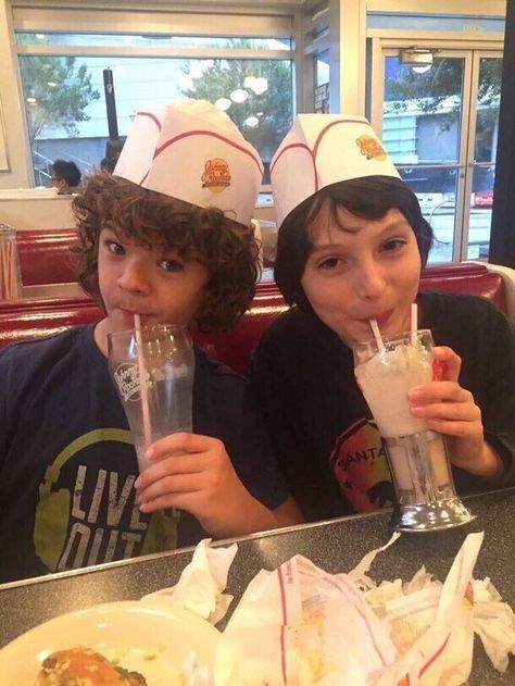 Gaten Matarazzo and Finn Wolfhard Mike And Dustin, Cell Phone Rules, Phone Rules, Mike Stranger Things, Gaten Matarazzo, Netflix Stranger Things, St Cast, Choice Board, Finn Stranger Things