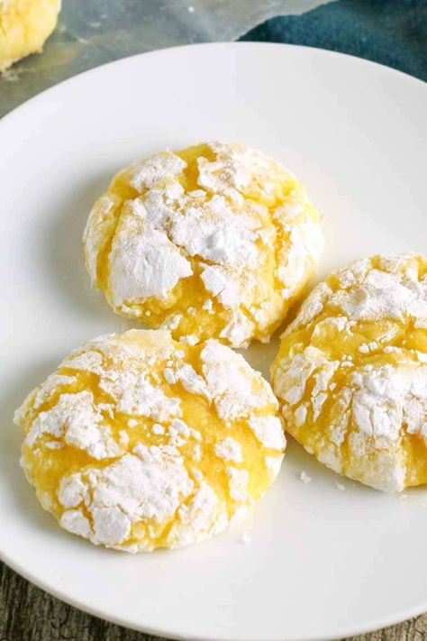 Easy Cookie Recipe, Crinkle Cookies Recipe, No Bake Lemon Cheesecake, Lemon Crinkle Cookies, Lemon Cookies Recipes, Cookies From Scratch, Lemon Dessert, Lemon Sugar Cookies, Lemon Dessert Recipes