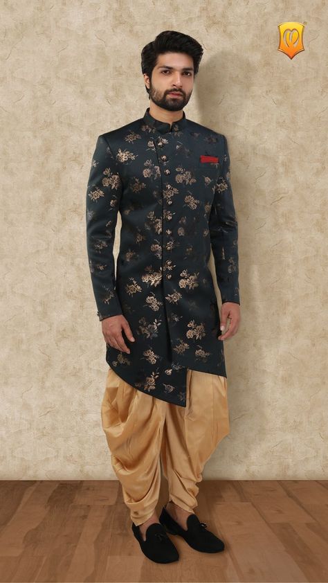 A stylish Indo-Western set matched with golden patialas catch every eye. This wedding season, amp up your style with this modern royalty from Manyavar. Latest Indo Western Outfits Wedding For Men, Endo Western Dresses Men, Indo Western Outfits Wedding For Men, Wedding Outfit Men Unique, Indo Western Outfits For Men Latest, Mens Dhoti Kurta, Outfits For Sangeet, Basic Vanilla Cake, Western Outfits For Men