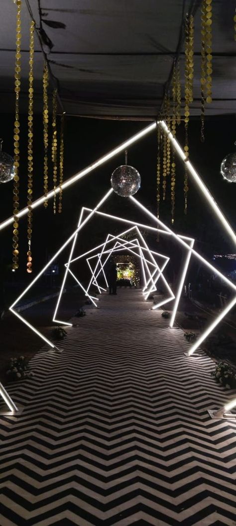 Event Entrance Design Ideas, Event Entry Design, Disco Entrance, Corporate Event Table Decor, Event Entrance Decor, Event Entrance Design, Luxury Event Decor, Event Entry, Prom Backdrops