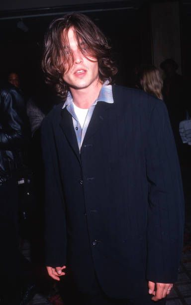 Long Hair Johnny Depp, Johnny Depp Middle Part, 90s Men Hair, 90s Men Hairstyles, Johnny Depp Haircut, Johnny Depp Long Hair, Jump Street, Young Johnny Depp, 90s Men