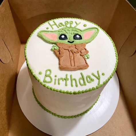 Kelsey's Desserts on Instagram: “Baby Yoda vegan chocolate birthday cake #kelseysdesserts #pastrychef #babyyoda #babyyodacake #babyyodadesserts #lousivilledesserts…” Yoda Birthday Cake Ideas, Yoda Birthday Cake, Yoda Birthday Party, Baby Yoda Cake, Baby Yoda Party, Baby Yoda Birthday, Yoda Birthday, Yoda Cake, Yoda Party