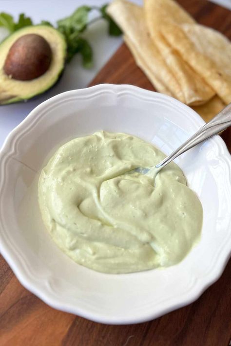 Avocado Crema Recipe, Avocado Sour Cream, Crema Recipe, Avocado Salad Dressing, Avocado Crema, Garlic Uses, Avocado Cream, Lime Salt, Tacos Beef