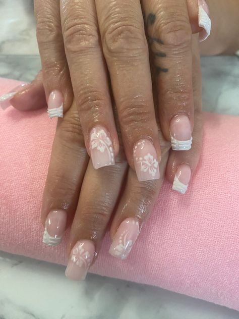 Short Flower French Tip Nails, Hawaiian Flower Nails Short Square, Short French Tip Acrylic Nails With Flower, Hibiscus Flower Nails Y2k, Short Square Acrylic Nails Hibiscus Flower, Short Nails Hibiscus Flower, Crocodile Nail Design Short, Y2k Nails Short Pink, French Nails Hibiscus