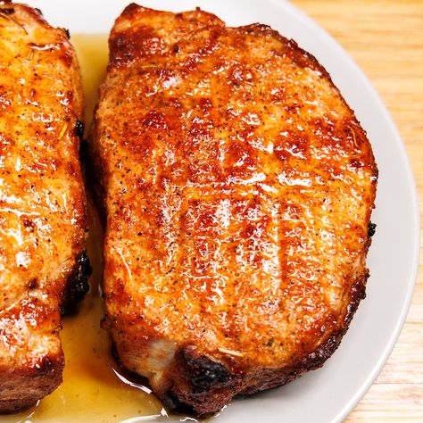 These air fryer boneless pork chops are seasoned with a flavorful spice blend, then cooked in the air fryer until succulent and tender. This mouthwatering recipe is easy enough for air fryer beginners and makes a quick and easy weeknight dinner to impress! How To Cook Pork Chops In Air Fryer, Cook Pork Chops In Air Fryer, Pork In The Air Fryer, Boneless Pork Chops In The Air Fryer, Air Frying Pork Chops, Airfryer Pork Chop Recipes, Pork Loin Chops Recipes Boneless Air Fryer, Air Fryer Marinated Pork Chops, Air Fryer Boneless Pork Chops Recipes