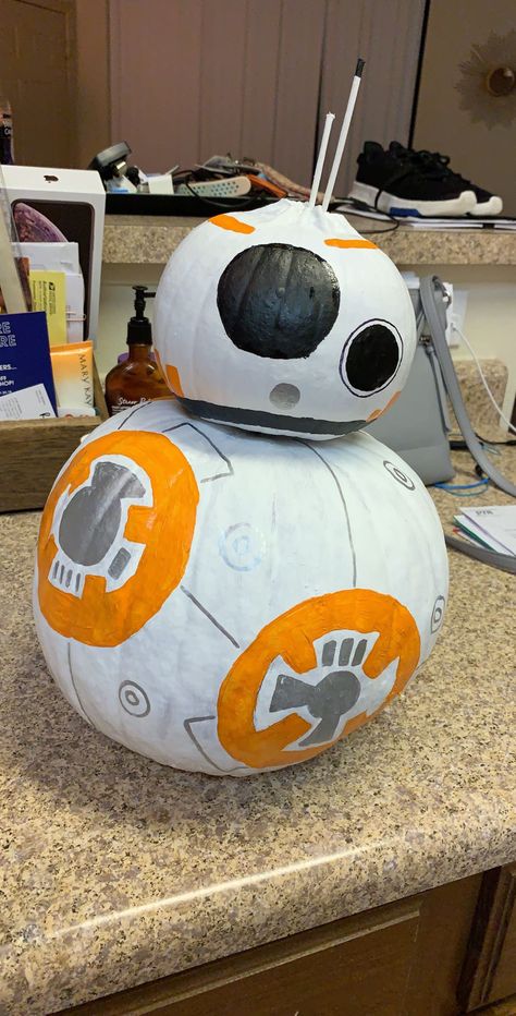 BB8 costume pumpkin Bb8 Pumpkin, Bb8 Costume, Pumpkin Carving Art, Tall Pumpkin Carving, Train Pumpkin Carving, Train Pumpkin, Tall Pumpkin, Quick Sketches, Pumpkin Carving Template