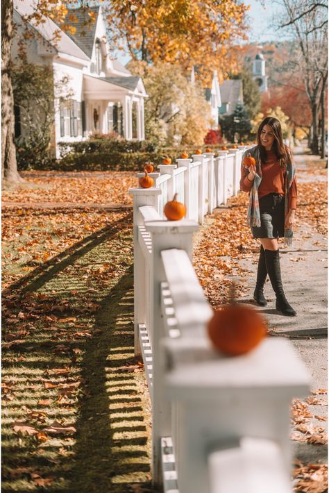 pumpkin fence in woodstock vermont Vermont Photoshoot, Gal Meets Glam Fall, Vermont Aesthetic, Vermont Trip, Romantic Trips, Vermont Travel, New England Aesthetic, Woodstock Vt, Vermont Vacation