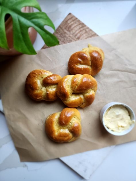 Einkorn Flour Scones, Einkorn Soft Pretzels, Einkorn Pretzels, Einkorn Dinner Rolls, Einkorn Noodles, Einkorn Rolls, Einkorn Flour Recipes, Einkorn Crackers, Einkorn Recipe