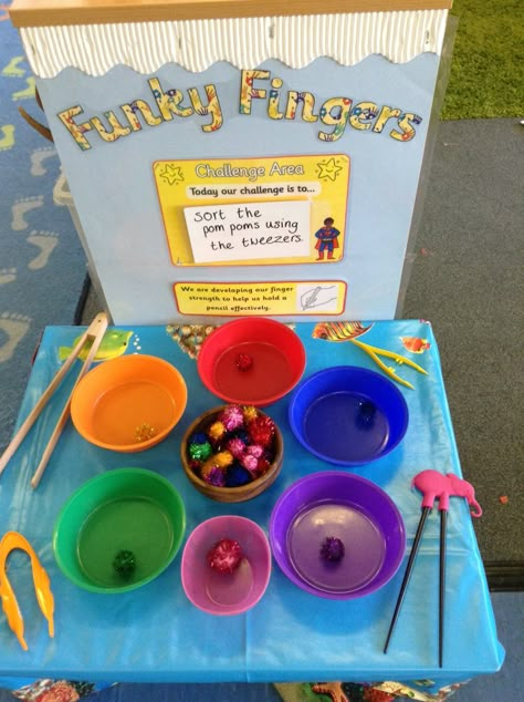 Pom Pom Sorting, Year 1 Classroom, Reception Classroom, Finger Gym, Reception Class, Funky Fingers, Eyfs Classroom, Early Years Classroom, Eyfs Activities