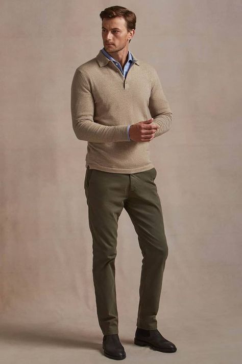 Chinos Men Outfit, Outfits Quotes, Green Pants Men, Green Pants Outfit, Sweater Outfits Men, Mens Work Outfits, Men's Business Outfits, Smart Casual Menswear, Mens Business Casual Outfits