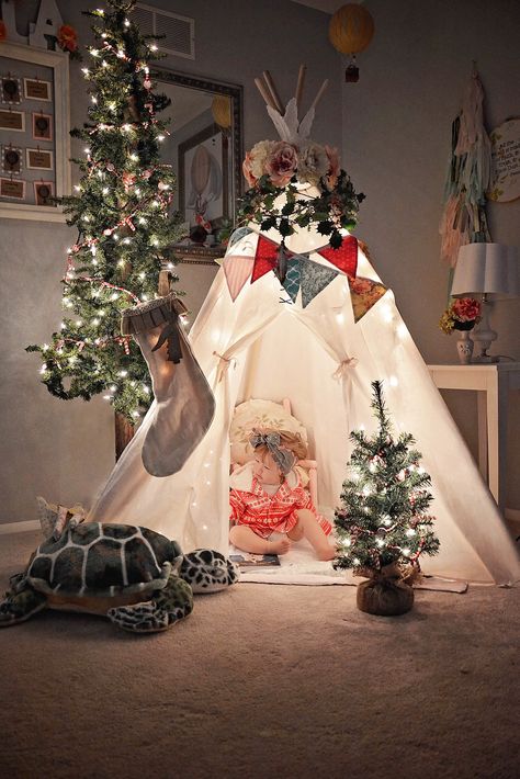 Teepee Christmas Tree, Christmas Tree Tent, Christmas Kids Room, Tree Tent, Tee Pee, Childs Play, Deco Studio, Tent Decorations, Christmas Shoot