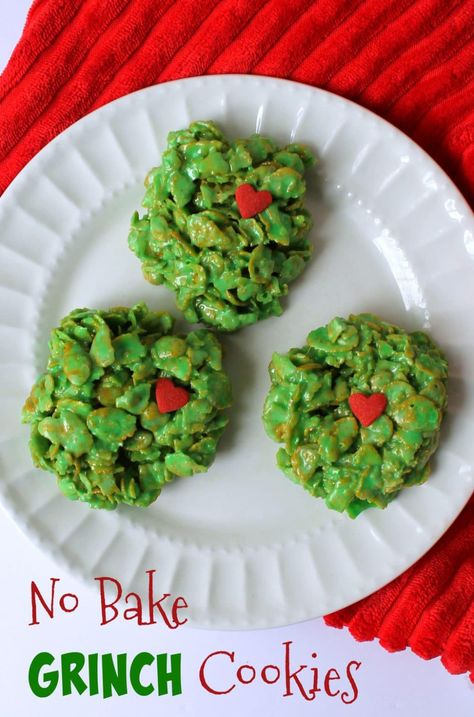 No Bake Grinch Cookies Grinch Popcorn, Popcorn Christmas, O Grinch, Christmas Wreath Cookies, Christmas Crunch, Christmas Tree Food, Grinch Cookies, American Girl Doll Food, Peanut Clusters