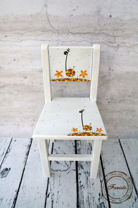 Painted Kids Chairs, Painted Giraffe, Hand Painted Stools, Cream Chair, Wooden Nursery, Painted Stools, Chair Design Wooden, Painted Chair, Kids Chair