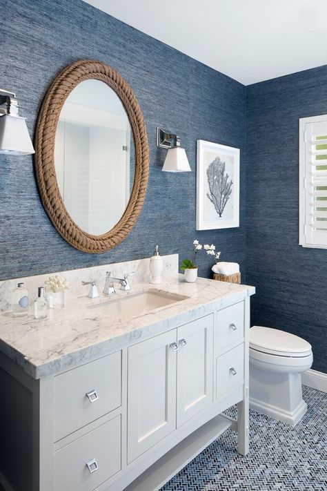 Coastal Style Bathroom, Navy Bathroom, Beach House Bathroom, Rope Decor, Nautical Bathrooms, Bad Inspiration, Coastal Bathrooms, Mirror On The Wall, Bathroom Design Decor